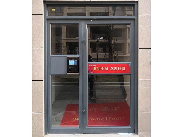 鋁合金地彈簧門(mén)