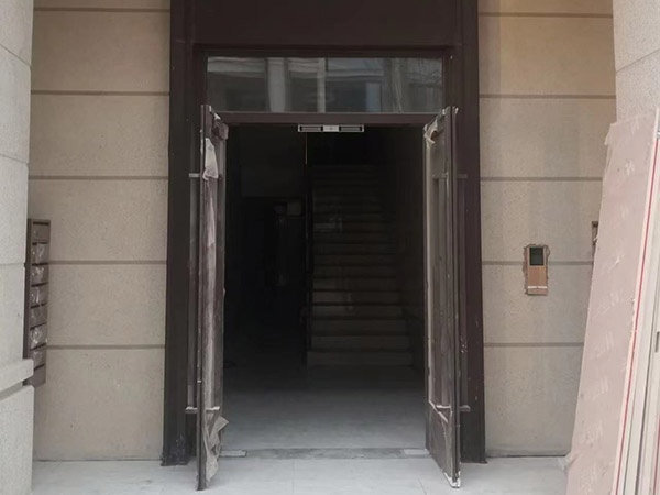 鋁合金地彈簧門(mén)
