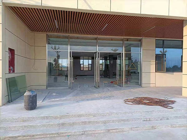 不銹鋼地彈簧門(mén)